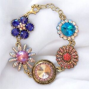 Elegant Multicolor Floral Bracelet